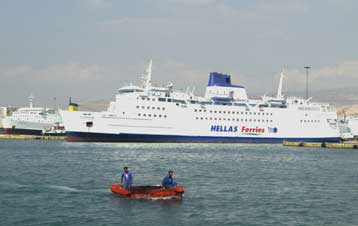 Απεργία εξήγγειλαν οι λιμενεργάτες για τις 4 και 5 Απριλίου