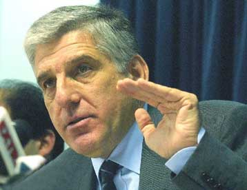 Για διγλωσσία σε εξωτερική πολιτική και άμυνα κατηγορεί την κυβέρνηση ο πρώην υπουργός