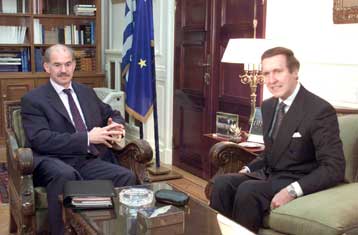 Διαφορετικές προσεγγίσεις Ελλάδας – ΗΠΑ για τη σύλληψη Μιλόσεβιτς