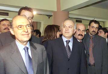 Ο πρωθυπουργός πληροφορήθηκε για τα προβλήματα σε εφορία της Θεσσαλονίκης