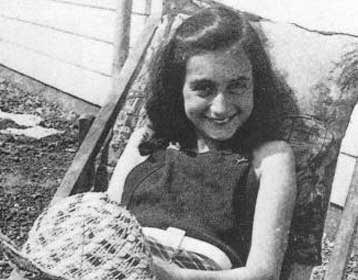 Ο πρωθυπουργός στα εγκαίνια στην Αποθήκη Γ του λιμανιού της Θεσσαλονίκης