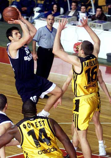 Ο Ηρακλής 84-65 τον Αρη, που άντεξε μέχρι το τρίτο δεκάλεπτο
