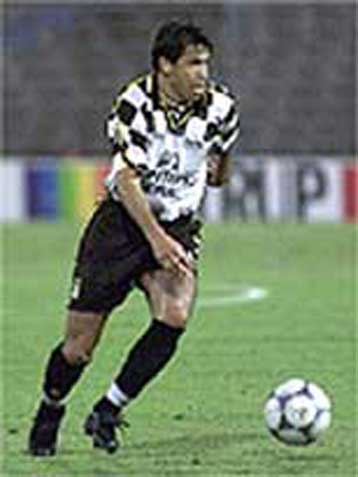 Πήρε ισοπαλία, αλλά παραμένει στην κορυφή