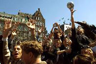 Το νομοσχέδιο υπέρ της ευθανασίας ψηφίζουν οι Ολλανδοί γερουσιαστές