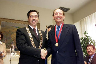 Δρ Μπάρναρντ: Κόκκινο κρασί και ελαιόλαδο για μια υγιή καρδιά