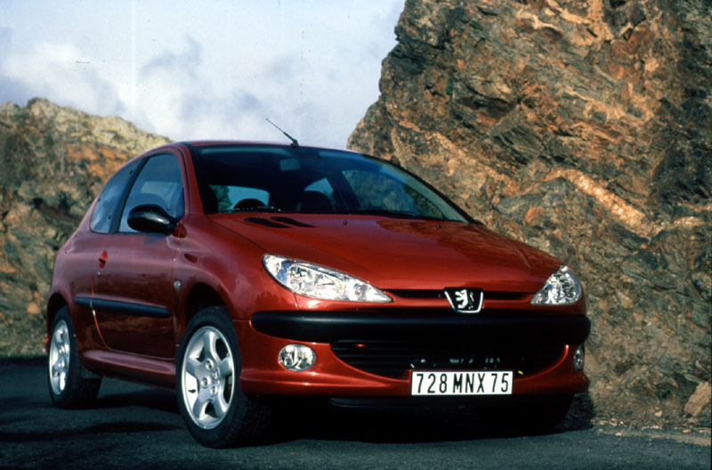 Αυξημένες πωλήσεις για την Peugeot το Μάρτιο 2001