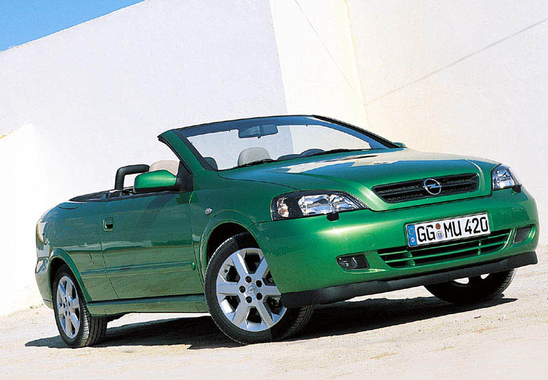 Στη μάχη του ανταγωνισμού από τον Ιούνιο το Opel Astra Coupe Convertible στη Βρετανία