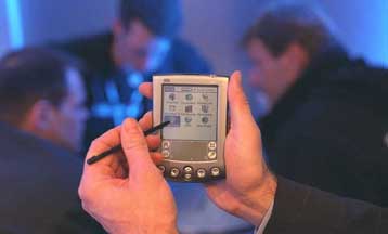 Το πρώτο δείγμα οργανικών οθονών για φορητές συσκευές από την Toshiba