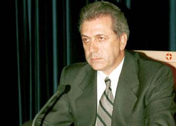 Στενός φίλος του Αβραμόπουλου ο πρώτος «αυτομολήσας» του ΚΕΠ