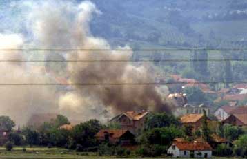Χιλιάδες άμαχοι εν μέσω διασταυρούμενων πυρών στα χωριά της ΠΓΔΜ