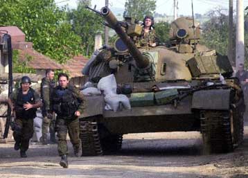 Αμνηστία στους αντάρτες και συνταγματικές αλλαγές εξετάζουν τα Σκόπια