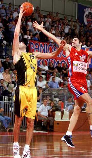 Με καλάθι του Κακιούζη η ΑΕΚ 73-72 τον Πανιώνιο και «sweep»