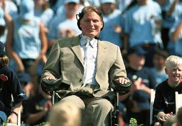 Την αμερικανική κυβέρνηση μηνύει ο Κρίστοφερ Ριβ