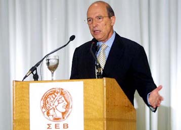 Διαφωνία Σημίτη με βιομηχάνους και Καραμανλή για την πορεία της οικονομίας