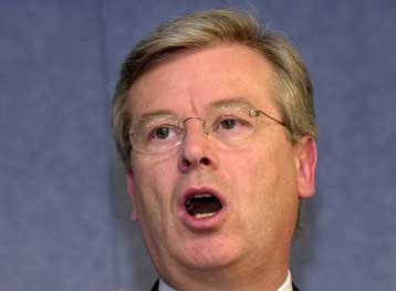 Πρόταση Οδηγίας για απαγόρευση της διαφήμισης τσιγάρων υιοθετεί η Κομισιόν