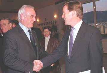 Ελληνοτουρκικά με λίγο «Πίρι Ρέις» στη συνάντηση του ΥΠΕΘΑ με τον Αμερικανό πρέσβη