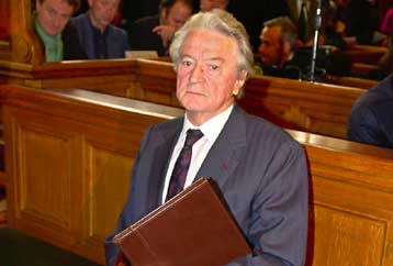 Φυλάκιση έξι μηνών στον πρώην ΥΠΕΞ της Γαλλίας για τα οικονομικά σκάνδαλα στην Elf