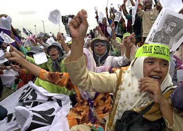 Υπό πολιορκία το Κοινοβούλιο, όπου αποφασίζεται η τύχη του Ουαχίντ