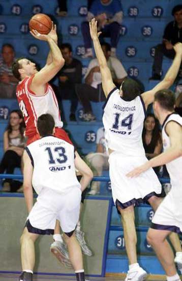 Νέα «ερυθρόλευκα» πλάνα μετά το «sweep» επί του  Ηρακλή