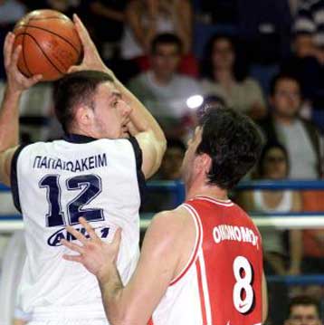 Στην παράταση 96-90 ο Ολυμπιακός τον Ηρακλή, πέρασε στη β φάση των πλέι οφ