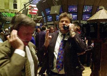 Μεγάλες απώλειες για Nasdaq, κέρδη για Dow Jones στο άνοιγμα της Τρίτης