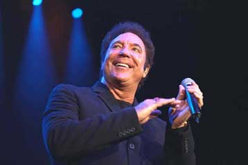 Συναυλία για φιλανθρωπικούς σκοπούς Τομ Τζόουνς – Λουτσιάνο Παβαρότι στην Ιταλία