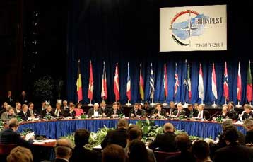 Η Αγκυρα μπλοκάρει το θέμα του ευρωστρατού στη διυπουργική σύνοδο του ΝΑΤΟ