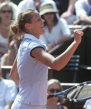 Η Γερμανίδα Καντάρ απέκλεισε τη Μορεσμό από το Roland Garros