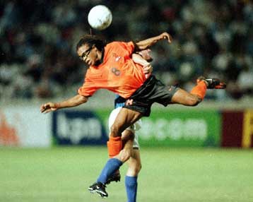 Ο Φαν Γκάαλ κάλεσε στην εθνική τους Ντάβιντς και Ντε Μπουρ