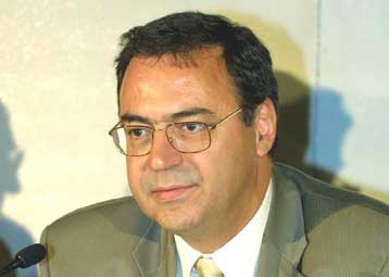 Ο κ. Χριστοδουλάκης οφείλει να ενημερώσει τους καταναλωτές, τονίζει η Greenpeace