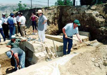 Αρχαίος τάφος με εντυπωσιακές τοιχογραφίες αποκαλύφθηκε στην Πέλλα