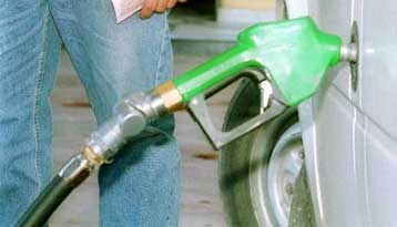 Φθηνότερα θα πωλείται η βενζίνη από τα μεσάνυχτα της Τετάρτης