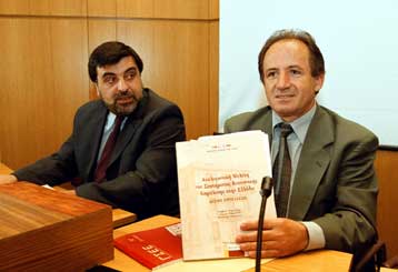 Αυξήσεις άνω του 3,5% θα απαιτήσει η ΑΔΕΔΥ από την κυβέρνηση