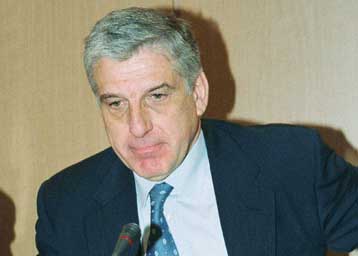 Στη μη επιβολή νέων φόρων εμμένει ο ΥΠΕΘΟ