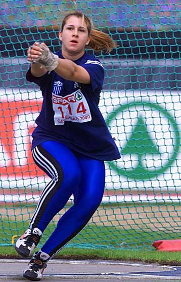 Τρεις φορές κατέρριψε το πανελλήνιο ρεκόρ στη σφύρα η Τσαμόγλου