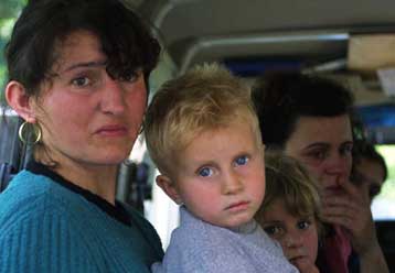 Δυνάμεις της ΠΓΔΜ σφυροκοπούν εκ νέου θέσεις των Αλβανών ανταρτών