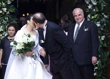 Ο Χέλμουτ Κολ παρίσταται στο γάμο του γιου του με την Τουρκάλα εκλεκτή της καρδιάς του