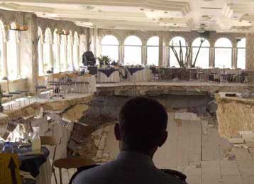 Σταματούν οι έρευνες των σωστικών συνεργείων στα ερείπια του κτιρίου στην Ιερουσαλήμ