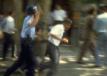 Εκατοντάδες συλλήψεις σε διαδήλωση δημοσίων υπαλλήλων στην Τουρκία