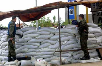 Προελαύνει προς το Σλούπτσανε ο στρατός της ΠΓΔΜ εν μέσω πυρών