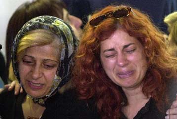 Μάχη με το χρόνο για τυχόν επιζώντες στα ερείπια του κτιρίου στην Ιερουσαλήμ