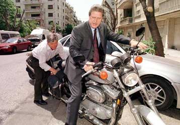 Επιφυλακτικός ο Καραμανλής απέναντι στον Πολύδωρα για τη δημαρχία της Αθήνας