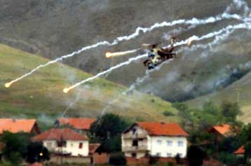 Εν μέσω διασταυρούμενων πυρών οι άμαχοι στα χωριά των Αλβανών ανταρτών