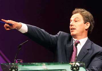 «Δώδεκα»… συν μια; Δηλώσεις Μπλερ αποκαλύπτουν την πρόθεσή του για ένταξη στην ευρωζώνη