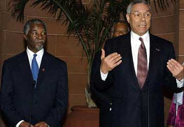 Μην εγκαταλείπετε τους φορείς του AIDS, ζητά από τους Νοτιοαφρικανούς ο Πάουελ