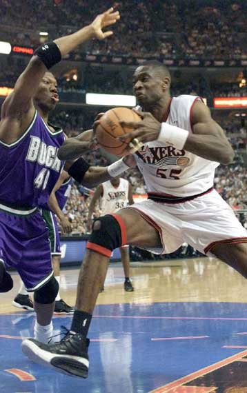 Το Μιλγουόκι ισοφάρισε στις νίκες τη Φιλαδέλφεια στον τελικό της Ανατολής