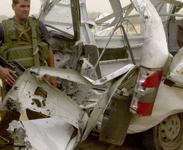 Έκρηξη σε παγιδευμένο όχημα και πυρά στο Κάρνι