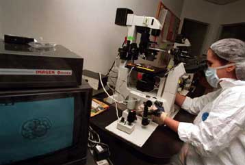 Επαναστατική συσκευή αυτοματοποιεί όλα τα στάδια της εξωσωματικής