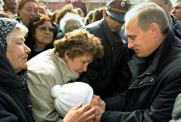 Τις περιοχές που επλήγησαν από τις πλημμύρες επισκέφθηκε ο Ρώσος πρόεδρος