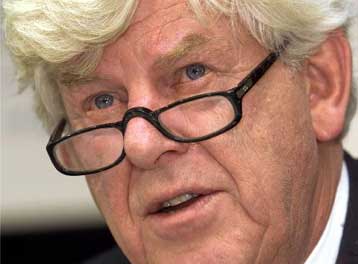 Σταθεροποιείται το ευρώ, καθώς εντείνονται οι εικασίες παρέμβασης